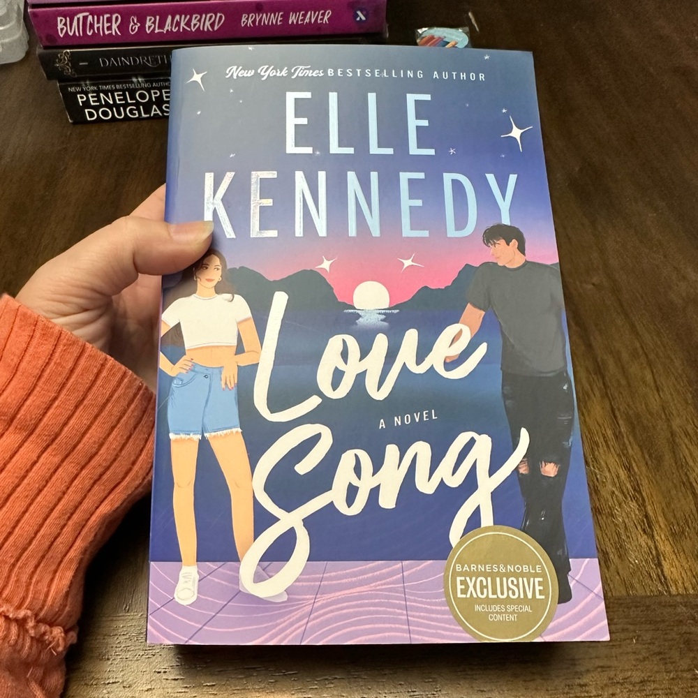 Barnes & Noble Exclusive Signed Elle Kennedy Love Song – Purple Blue Cover